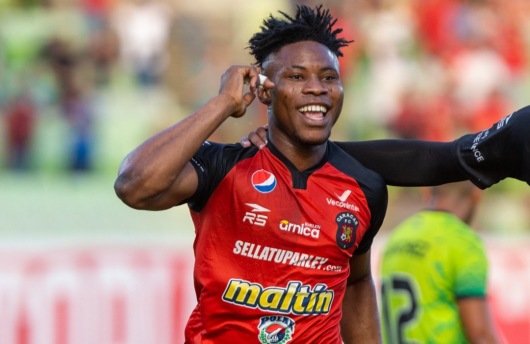 Estrella del Caracas FC, Ade Oguns, Desvela sus Metas y Desafíos en la FUTVE Micaela 2023